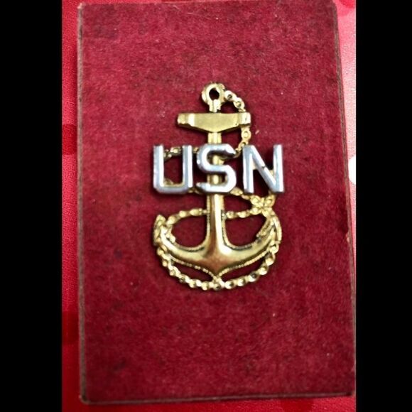 Vintage USN Navy TT Pin/Brooch & Original Box - Picture 2 of 4